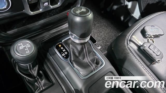 Jeep Wrangler 2022 — ფოტო 8/20