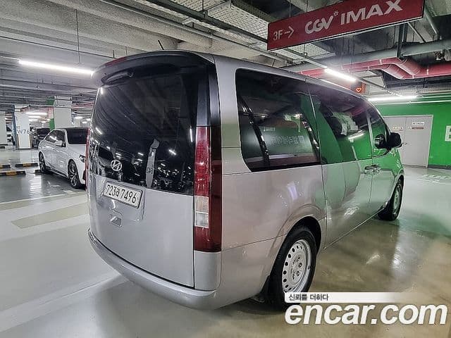 Hyundai Staria 2023 — ფოტო 3/20