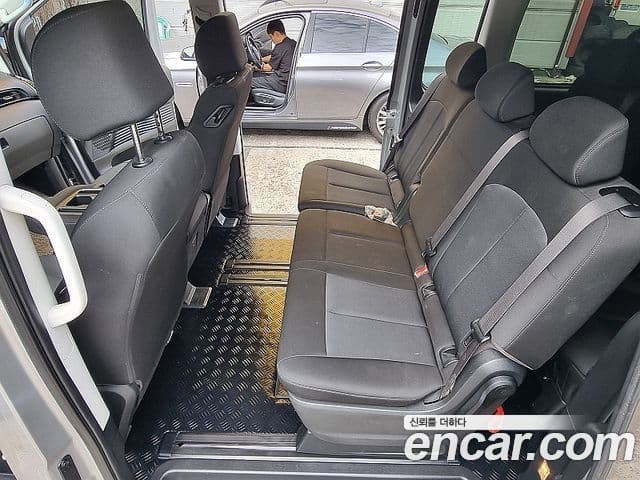 Hyundai Staria 2023 — ფოტო 7/20