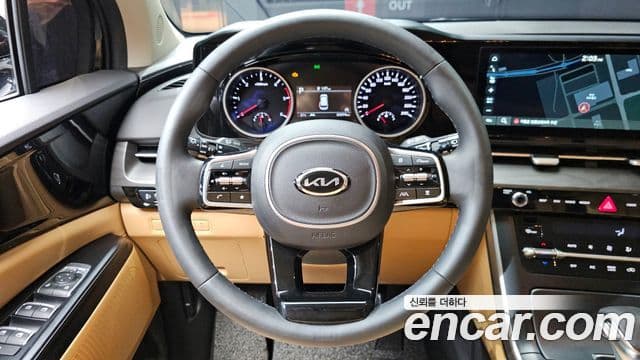 Kia Carnival 2021 — фото 13 из 20