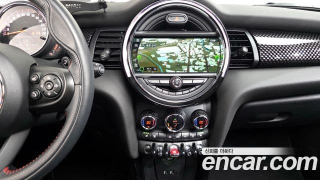 Mini Cooper S 2018 — фото 13 из 20