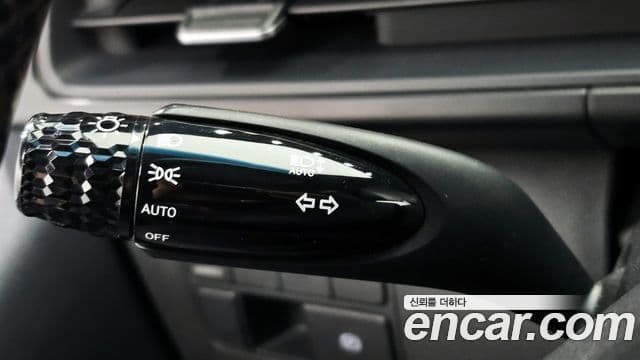 Hyundai Staria 2023 — ფოტო 18/20