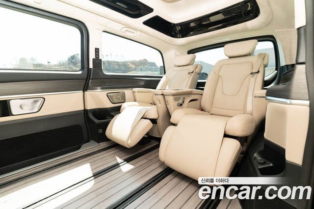 Mercedes-Benz V-Class 2025 — фото 8 из 17