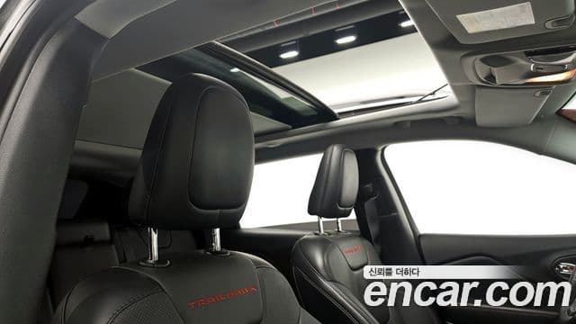 Jeep Cherokee 2021 — ფოტო 16/20