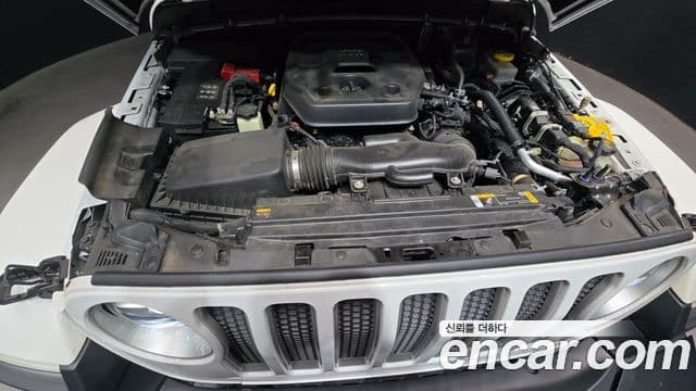 Jeep Wrangler 2021 — ფოტო 6/20