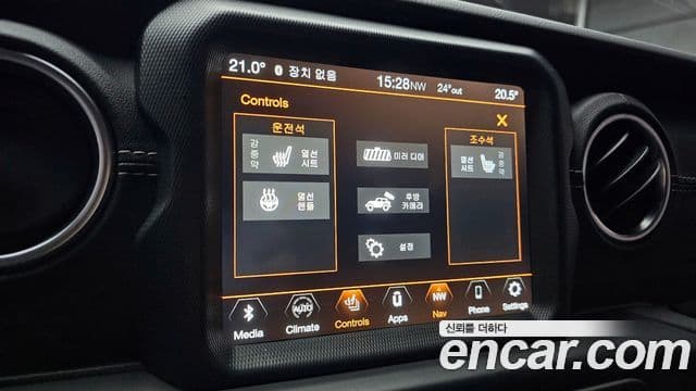 Jeep Wrangler 2021 — ფოტო 15/20