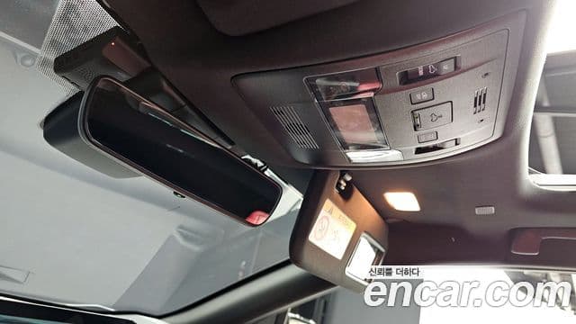 Lexus UX250h 2023 — ფოტო 18/20
