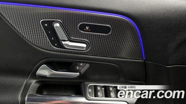 Mercedes-Benz GLA-Class 2021 — Photo 14/34