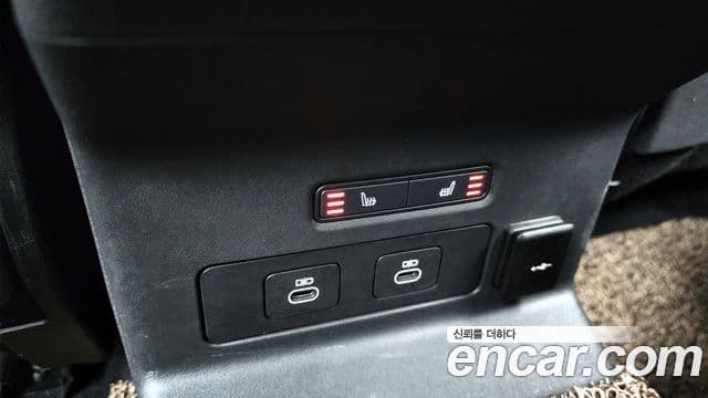 Land Rover Range Rover Velar 2025 — ფოტო 19/20