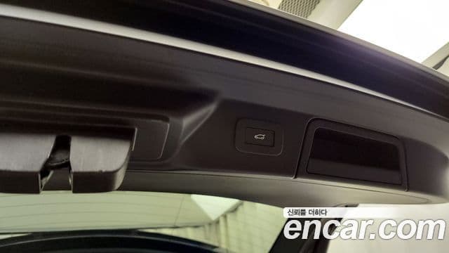 Land Rover Range Rover Velar 2025 — Photo 17/35