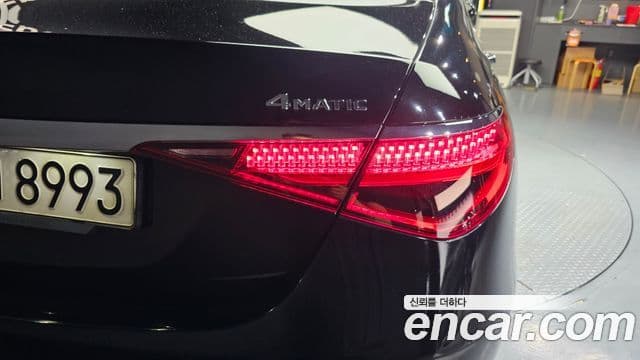 Mercedes-Benz S-Class 2022 — Photo 13/35