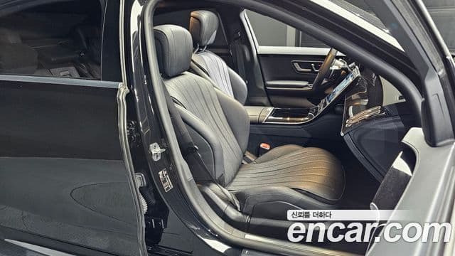Mercedes-Benz S-Class 2022 — Photo 9/35