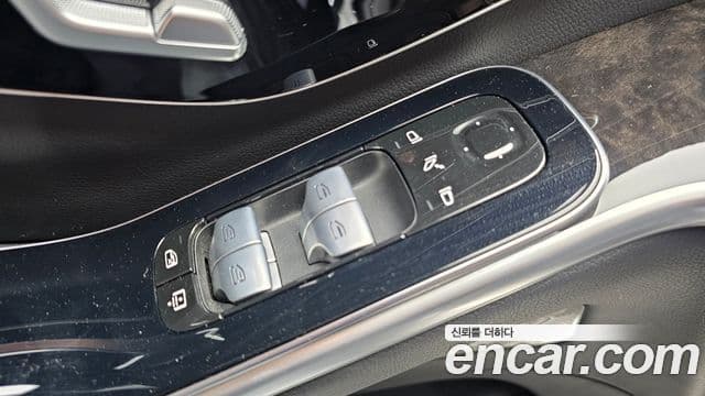 Mercedes-Benz S-Class 2022 — Photo 26/35