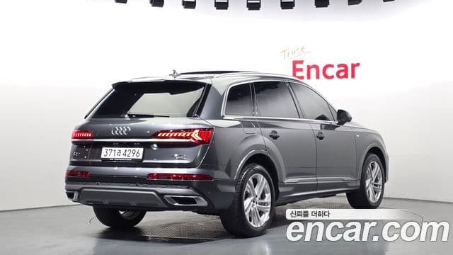 Audi Q7 2022 — Şəkil 2/20