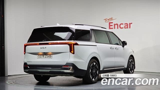 Kia Carnival 2023 — Şəkil 2/20