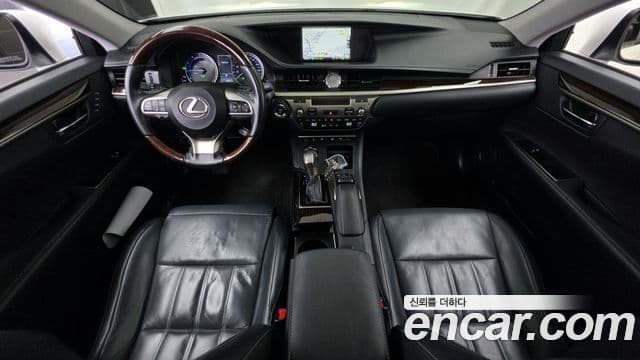 Lexus ES300h 2018 — ფოტო 7/20