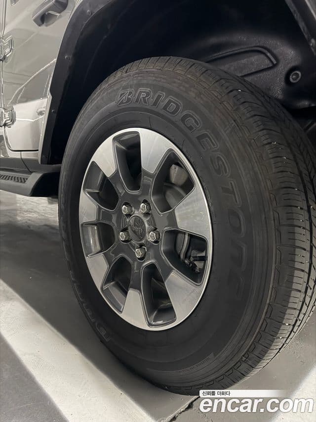 Jeep Wrangler 2021 — ფოტო 7/13