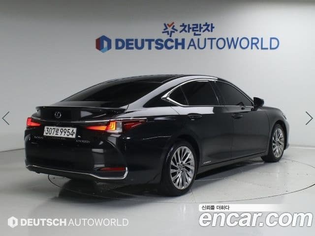 Lexus ES300h 2019 — ფოტო 18/20