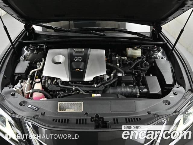 Lexus ES300h 2019 — ფოტო 9/20