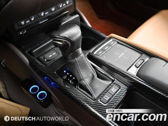 Lexus ES300h 2019 — ფოტო 19/20