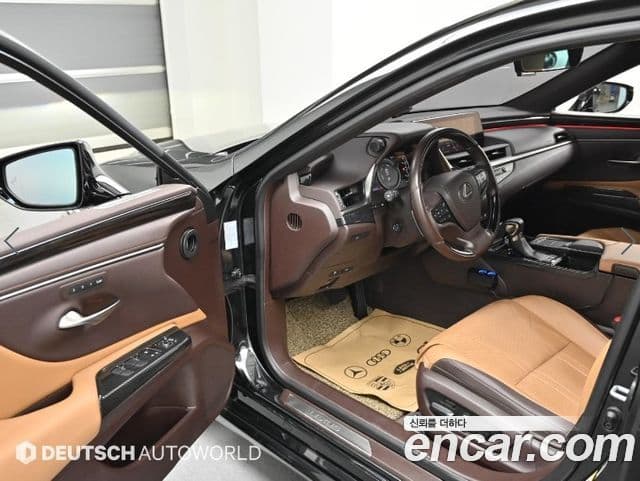 Lexus ES300h 2019 — ფოტო 13/20