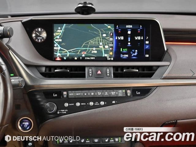 Lexus ES300h 2019 — ფოტო 17/20