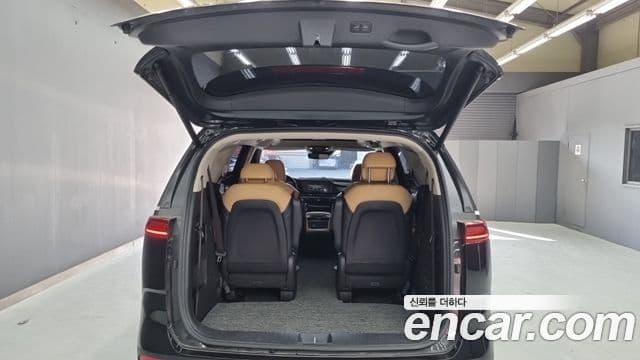 Kia Carnival 2020 — ფოტო 17/17