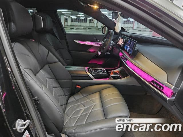 BMW 7 Series 2023 — Фото 10/20