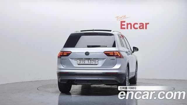 Volkswagen Tiguan 2018 — ფოტო 4/20