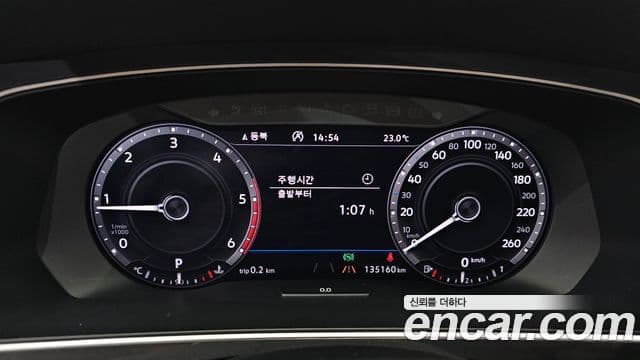 Volkswagen Tiguan 2018 — ფოტო 8/20