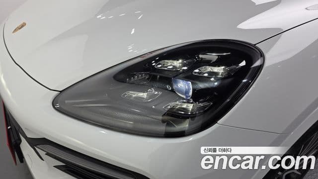 Porsche Cayenne 2019 — Photo 1/33