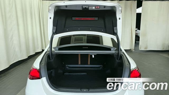 Mercedes-Benz E-Class 2025 — Фото 20/20