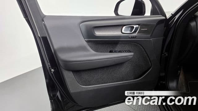 Volvo XC40 2024 — Şəkil 19/34