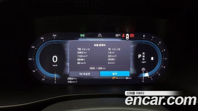 Volvo XC40 2025 — Şəkil 8/20