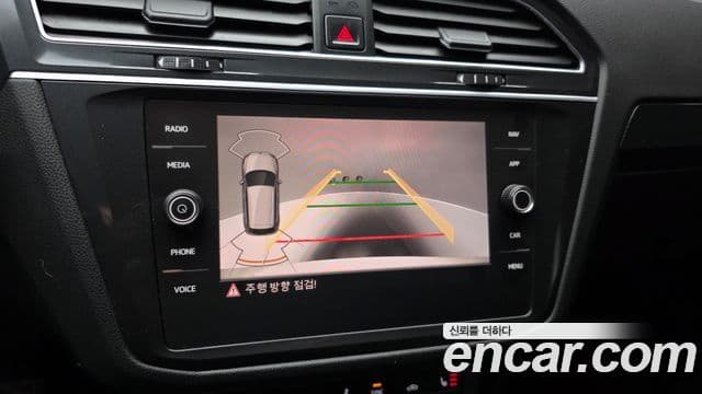 Volkswagen Tiguan 2021 — ფოტო 14/20