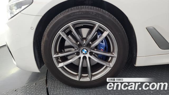 BMW 5 Series 2018 — ფოტო 5/20