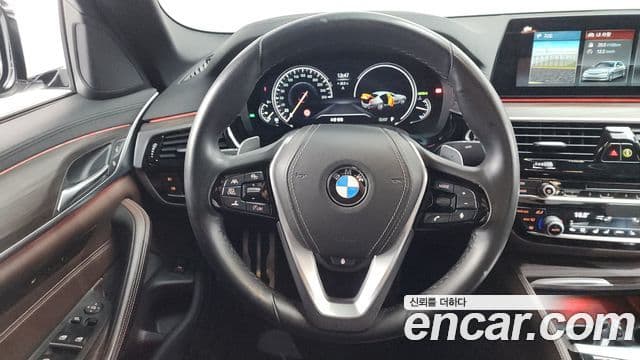BMW 5 Series 2018 — ფოტო 13/20