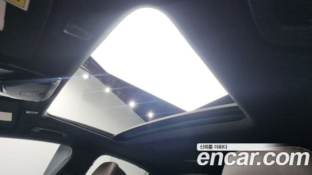 BMW 5 Series 2018 — ფოტო 17/20