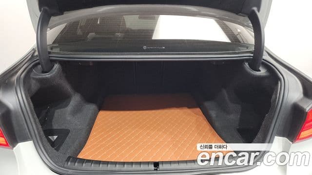 BMW 5 Series 2018 — ფოტო 19/20