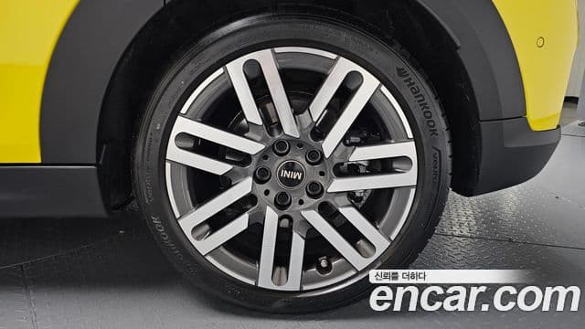 Mini Cooper C 2025 — Photo 6/33