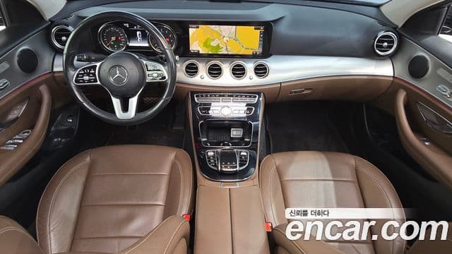 Mercedes-Benz E-Class 2018 — ფოტო 14/20
