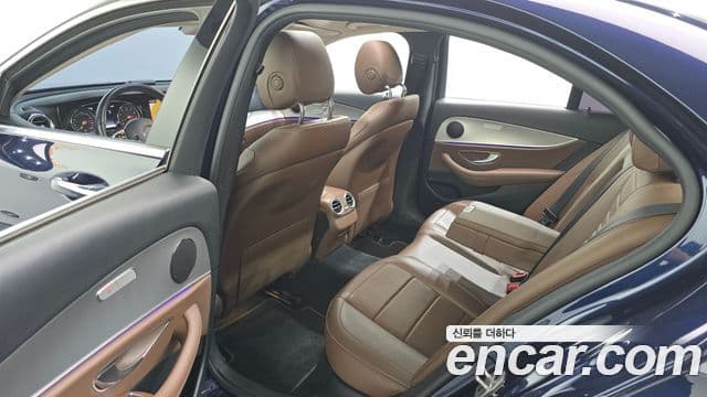 Mercedes-Benz E-Class 2018 — ფოტო 11/20