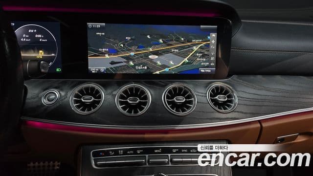 Mercedes-Benz E-Class 2018 — ფოტო 15/20
