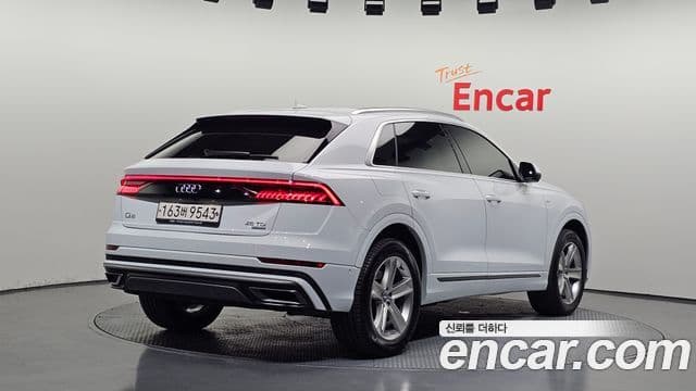 Audi Q8 2020 — Şəkil 16/20