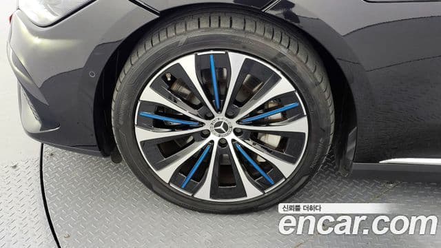 Mercedes-Benz EQE 2022 — ფოტო 8/20