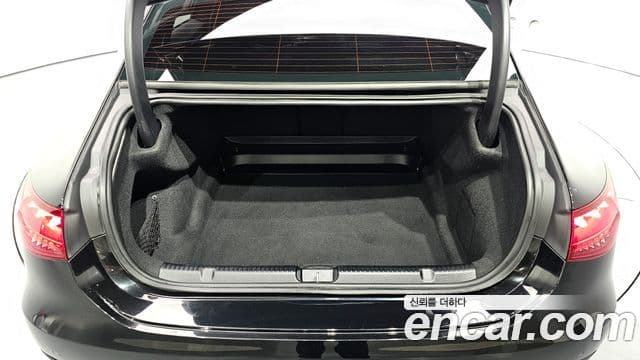 Mercedes-Benz EQE 2022 — ფოტო 20/20