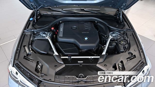 BMW 5 Series 2023 — ფოტო 5/20