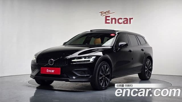 Volvo V60 Cross Country 2023 — Şəkil 1/20