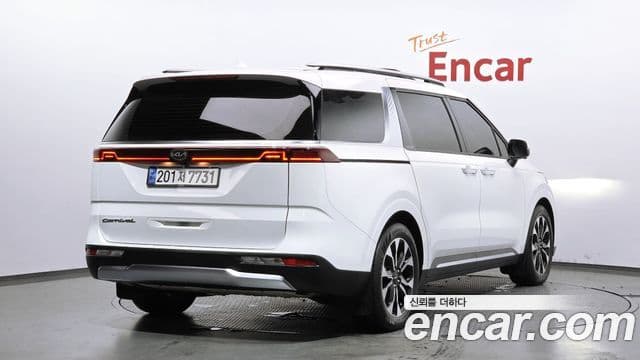 Kia Carnival 2021 — ფოტო 2/20