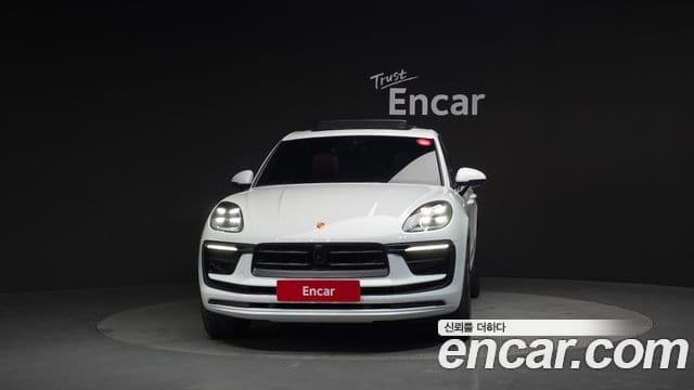 Porsche Macan 2023 — Фото 3/20